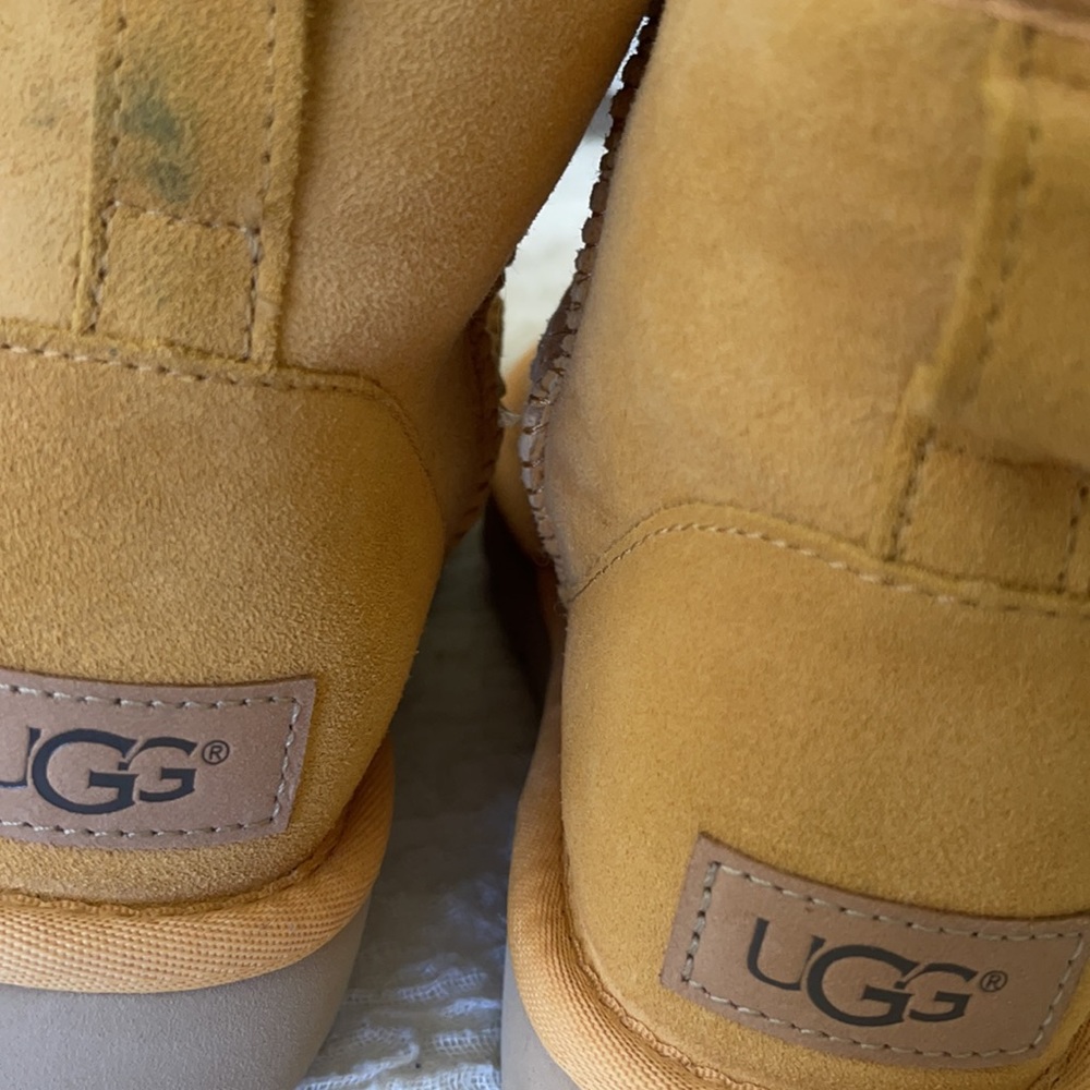 UGG Mini II Boots - Picture 5 of 8